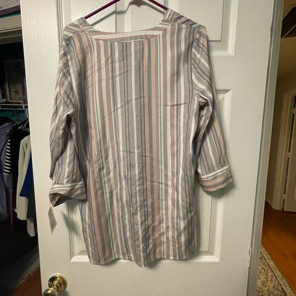 Liz Claiborne 1/2 button up blouse